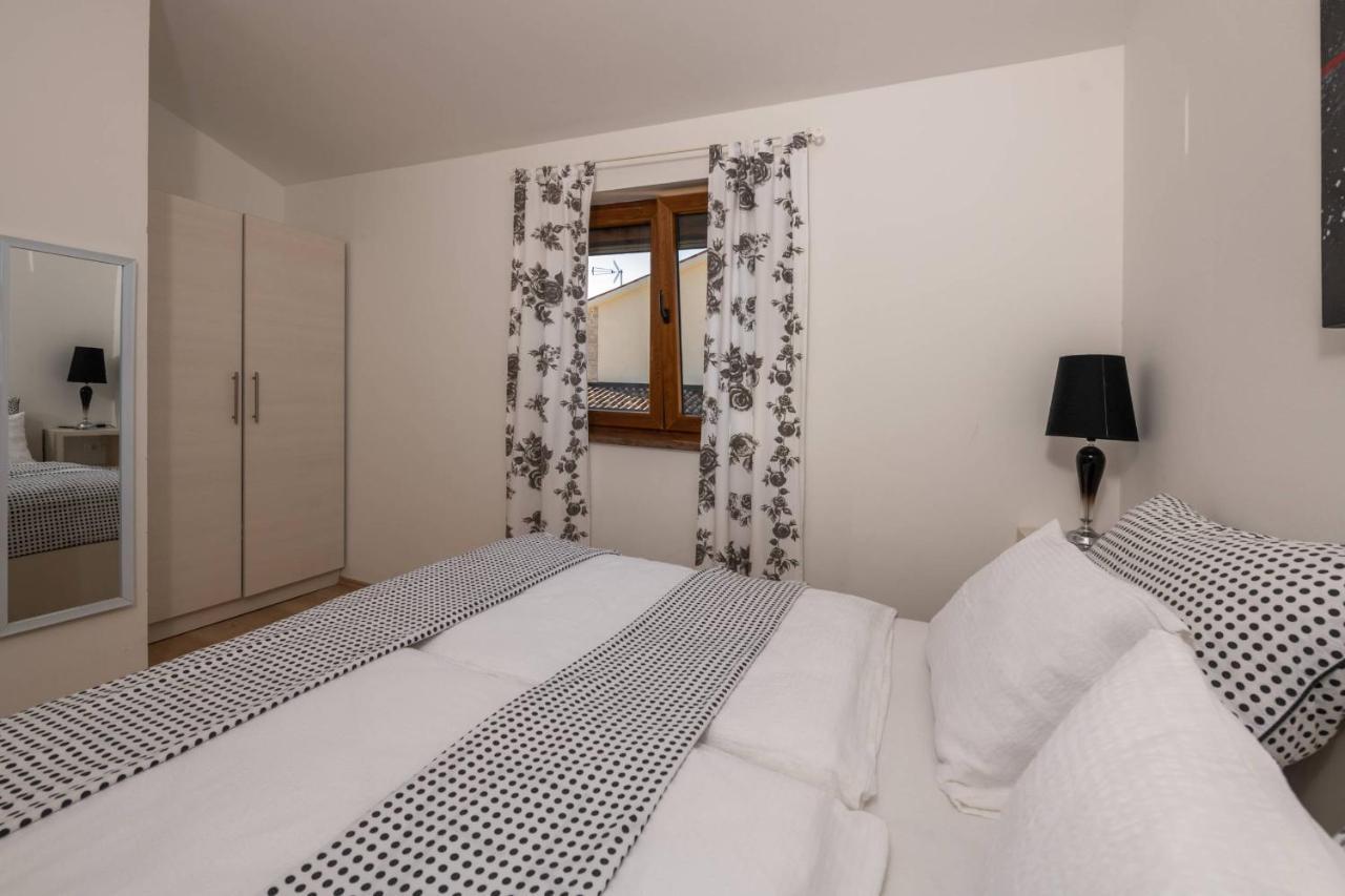Apartmani Jana Porec Esterno foto